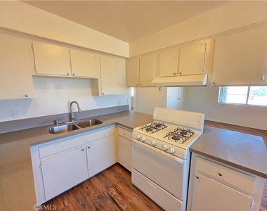 8342 Columbine Avenue - Photo Thumbnail 3