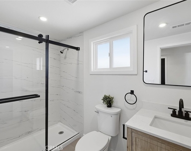11331 Pioneer Boulevard - Photo Thumbnail 15