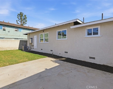 11331 Pioneer Boulevard - Photo Thumbnail 27