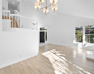 24302 Andrea St - Photo Thumbnail 4