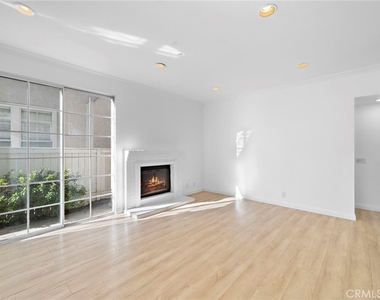 24302 Andrea St - Photo Thumbnail 5