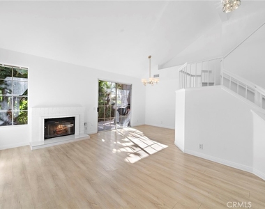 24302 Andrea St - Photo Thumbnail 2