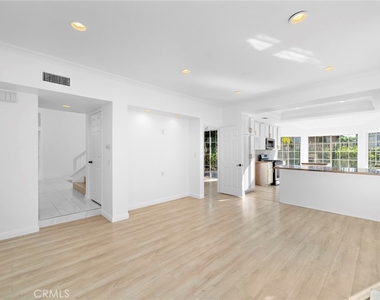 24302 Andrea St - Photo Thumbnail 7