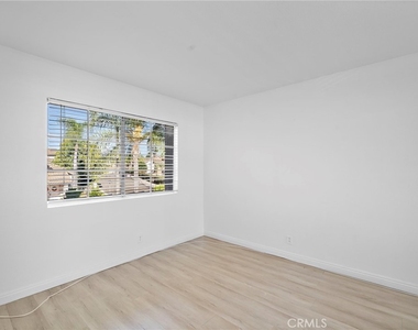 24302 Andrea St - Photo Thumbnail 13