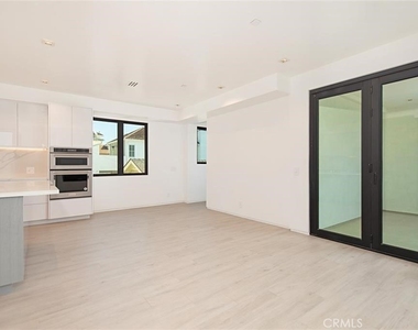 423 Orchid Ave - Photo Thumbnail 7