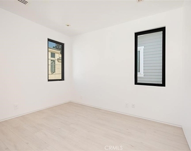 423 Orchid Ave - Photo Thumbnail 16