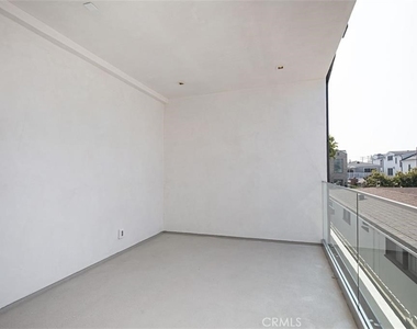 423 Orchid Ave - Photo Thumbnail 12