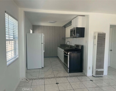 10916 Laurel Avenue - Photo Thumbnail 2