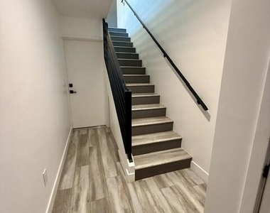 5628 Auckland Avenue - Photo Thumbnail 4