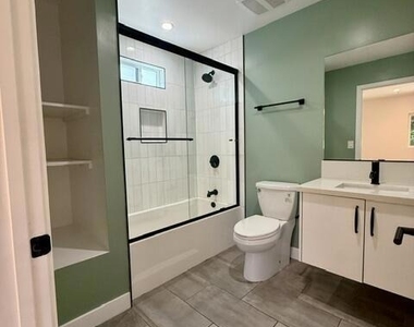 5628 Auckland Avenue - Photo Thumbnail 10
