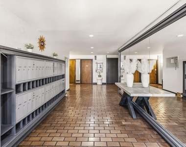 1215 N Olive Drive - Photo Thumbnail 3