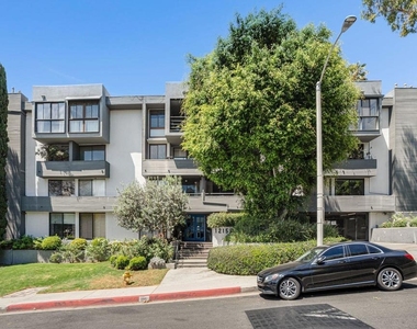 1215 N Olive Drive - Photo Thumbnail 2