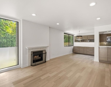 1215 N Olive Drive - Photo Thumbnail 10