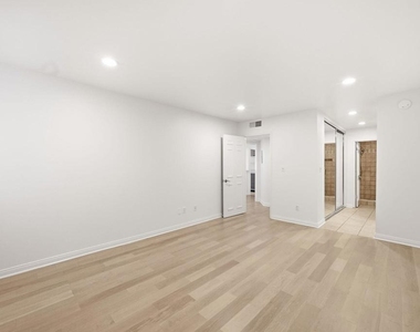 1215 N Olive Drive - Photo Thumbnail 21