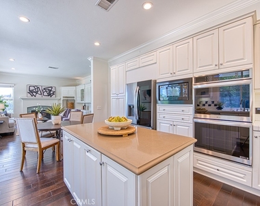 30 Eisenhower Lane Lane - Photo Thumbnail 11