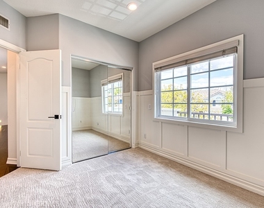 30 Eisenhower Lane Lane - Photo Thumbnail 24