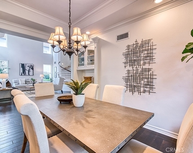 30 Eisenhower Lane Lane - Photo Thumbnail 6