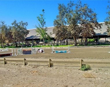 30 Eisenhower Lane Lane - Photo Thumbnail 47
