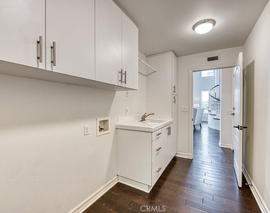 30 Eisenhower Lane Lane - Photo Thumbnail 27