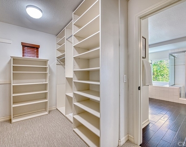 30 Eisenhower Lane Lane - Photo Thumbnail 21