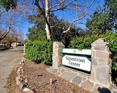 30 Eisenhower Lane Lane - Photo Thumbnail 46