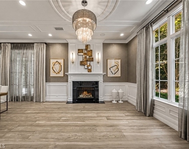 1020 Hampton - Photo Thumbnail 4