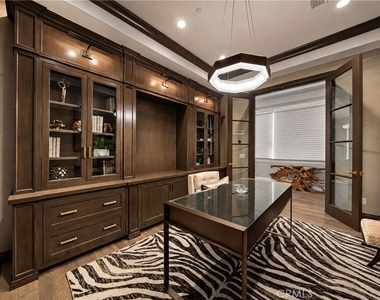 1020 Hampton - Photo Thumbnail 17