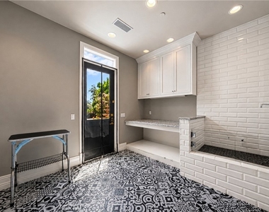 1020 Hampton - Photo Thumbnail 15