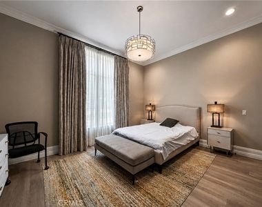 1020 Hampton - Photo Thumbnail 11