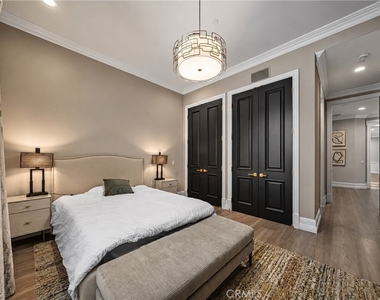 1020 Hampton - Photo Thumbnail 12