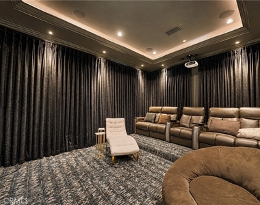 1020 Hampton - Photo Thumbnail 13