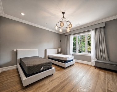 1020 Hampton - Photo Thumbnail 39