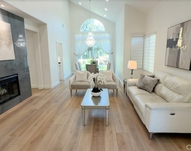 15 Tierra Vista - Photo Thumbnail 3