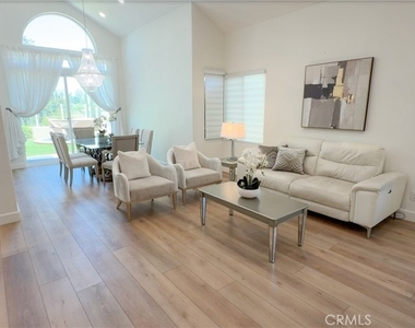 15 Tierra Vista - Photo Thumbnail 4