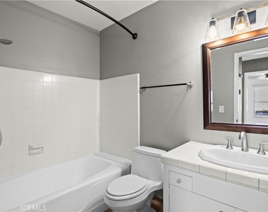 2424 University Dr - Photo Thumbnail 10