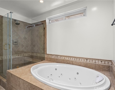 2424 University Dr - Photo Thumbnail 18
