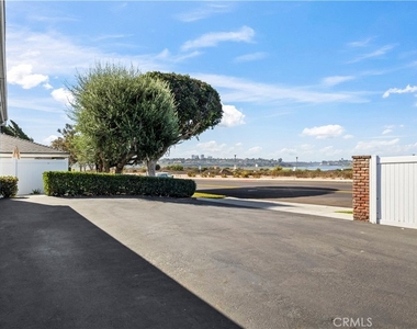 2424 University Dr - Photo Thumbnail 22
