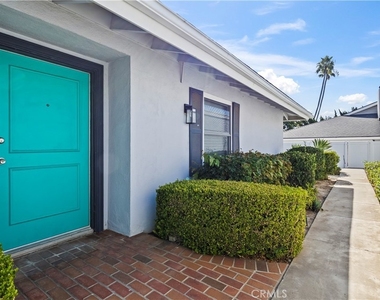 2424 University Dr - Photo Thumbnail 1