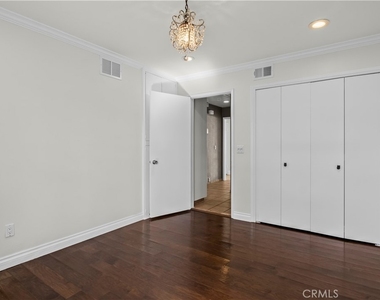 2424 University Dr - Photo Thumbnail 12