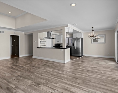 2424 University Dr - Photo Thumbnail 4
