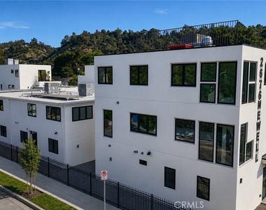 2676 Newell Street - Photo Thumbnail 3