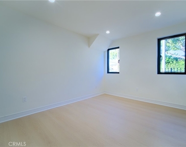 2676 Newell Street - Photo Thumbnail 14