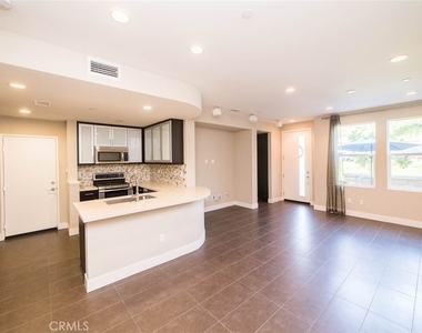 11 Empire Drive - Photo Thumbnail 1
