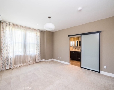 11 Empire Drive - Photo Thumbnail 8