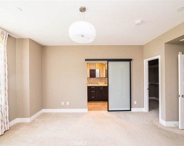 11 Empire Drive - Photo Thumbnail 9