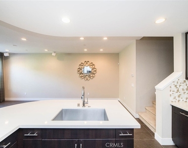 11 Empire Drive - Photo Thumbnail 4