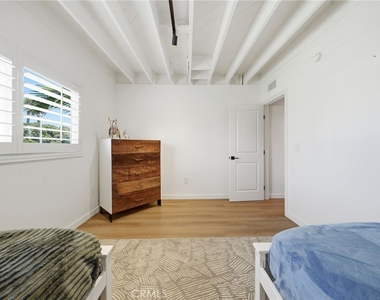 6601 Seashore - Photo Thumbnail 12