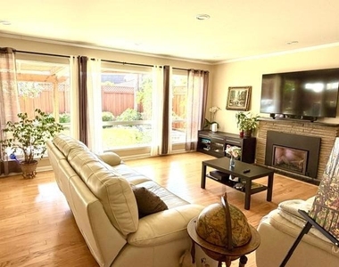 523 Hickory Place - Photo Thumbnail 3