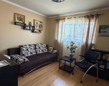 523 Hickory Place - Photo Thumbnail 6