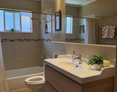 523 Hickory Place - Photo Thumbnail 5